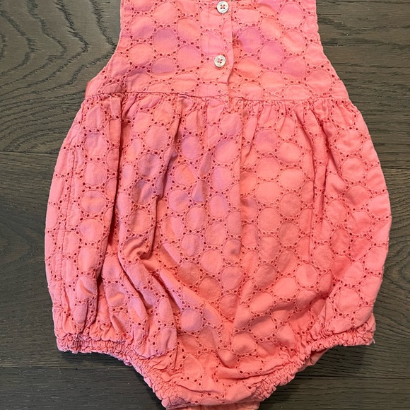 Old navy pink eyelit baby shorts romper 6-12M NWT - Picture 3 of 4